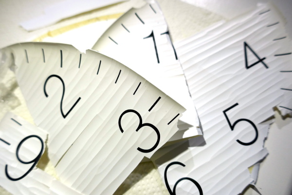 kitchen clock before repair